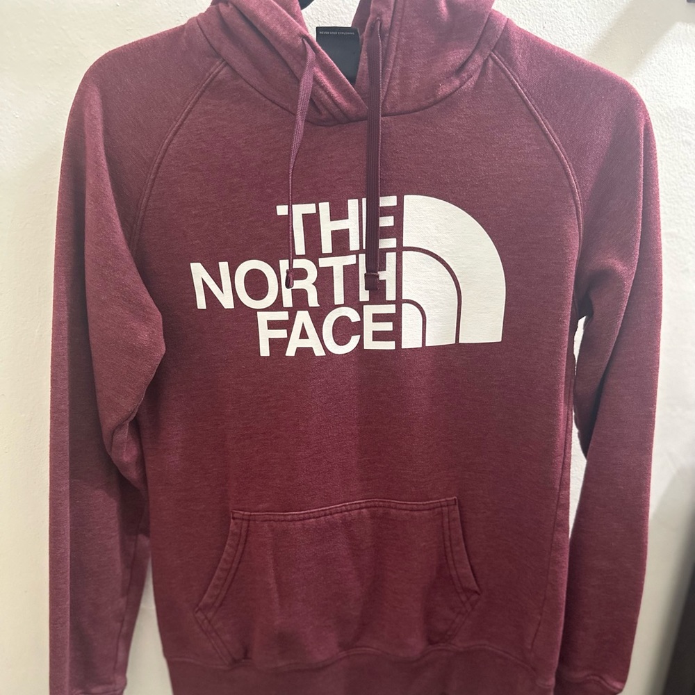 burgundy north face hoodie